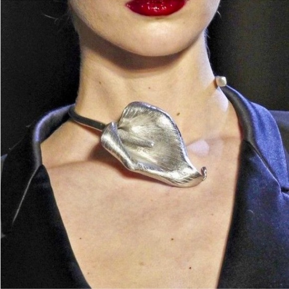 Zara Silver Calla Lily Metal Choker - Picture 2 of 2